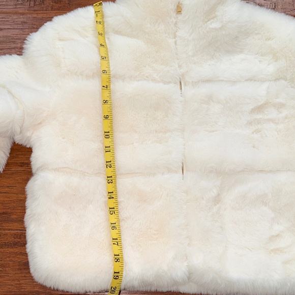 Crown & Ivy Kids Girls faux fur jacket coat, ivory, size large - Picture 8 of 10